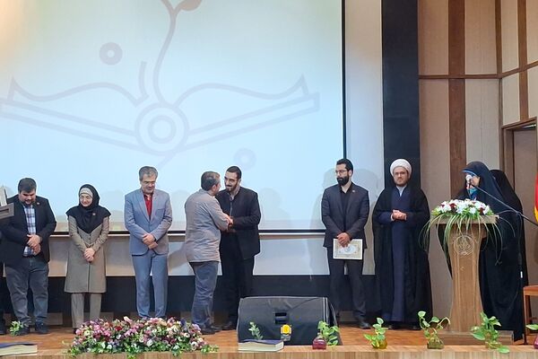 تجلیل از برگزیدگان جشنواره بزرگ جوانه در مجتمع آموزشی و فرهنگی علوم پزشکی شیراز 