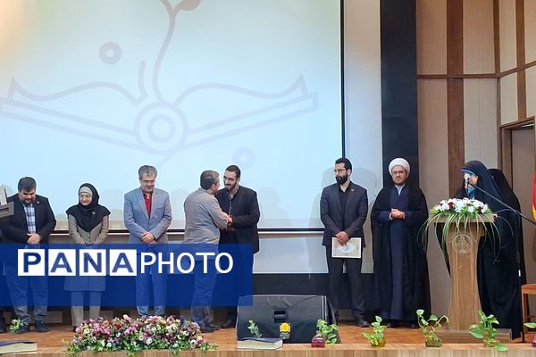 تجلیل از برگزیدگان جشنواره بزرگ جوانه در مجتمع آموزشی و فرهنگی علوم پزشکی شیراز 
