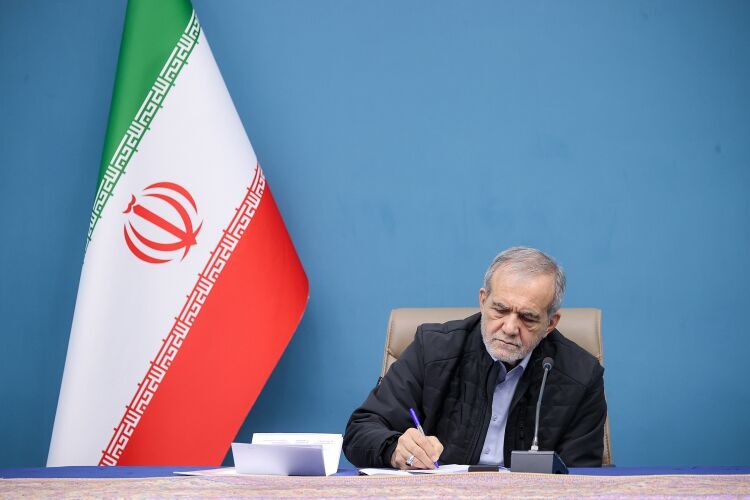 پزشکیان:تمام مراکز امدادی و مسئولان رسیدگی به مجروحان میناب را در اولویت قرار دهند