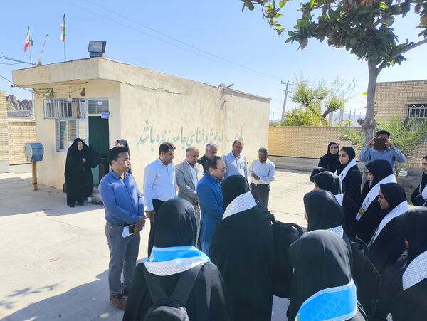 اعزام دانش‌آموزان دختر مدارس سندرک به مناطق عملیاتی جنوب کشور