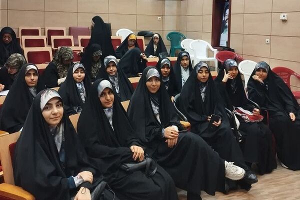 حضور دانش‌آموزان بسیجی شهرستان قرچک در اردوی آموزشی مشهد مقدس 