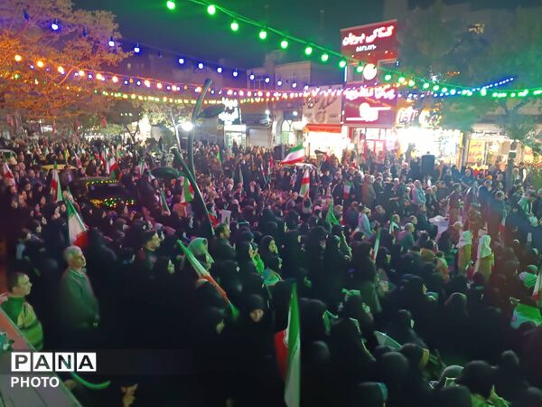چهلم رهبر شهیدمان و کودکان میناب در میدان بازار دوم نازى آباد