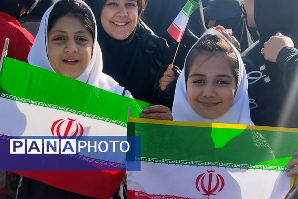 حضور پرشور دختران و پسران شهریار در روز استکبار ستیزی