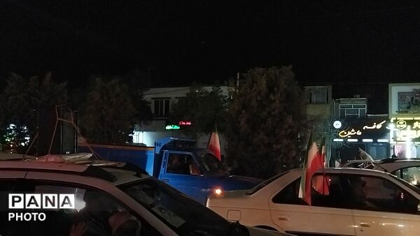 پرچم های ایران بر فراز بلوار فضل نیشابور قرار گرفت 