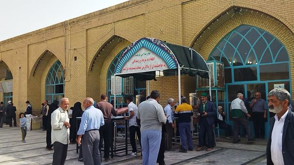 گذری بر فعالیت چایخانه مسجد جامع در روز جمعه 