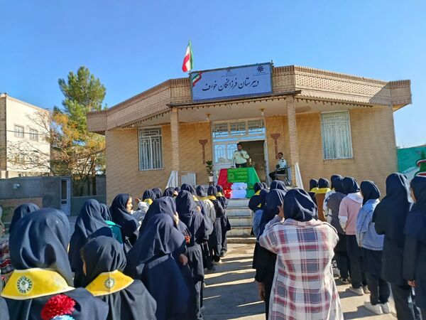 گرامیداشت هفته نیروی انتظامی در دبیرستان فرزانگان خواف 