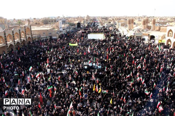 بیعت مردم دارالعباده شهر یزد با رهبر جدید انقلاب اسلامی ایران