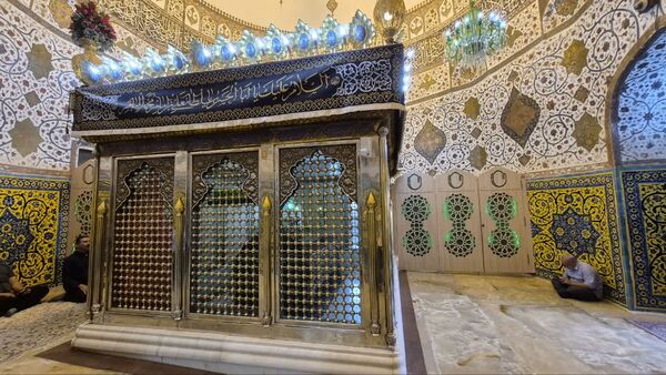 مراسم غبارروبی ضریح مطهر حضرت سلطانعلی(ع) همزمان با میلاد پیامبر(ص) و امام صادق(ع) در مشهد اردهال
