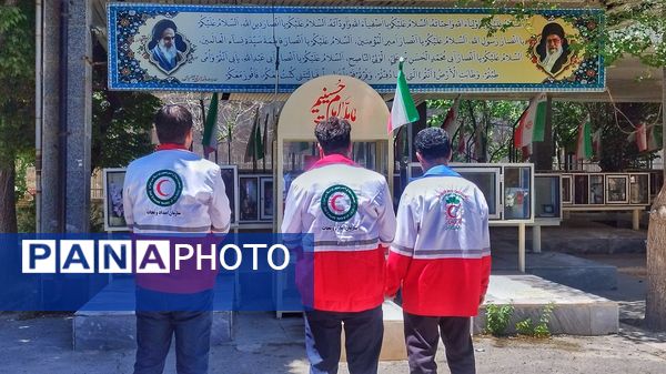 غبارروبی گلزار شهدا به‌مناسبت هفته هلال احمر در اشتهارد