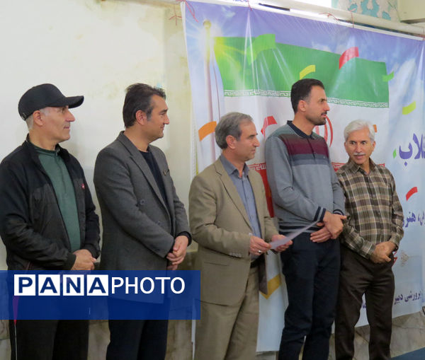 جشن انقلاب و کلنگ زنی زمین چمن دبیرستان شاهد امام حسین (ع)