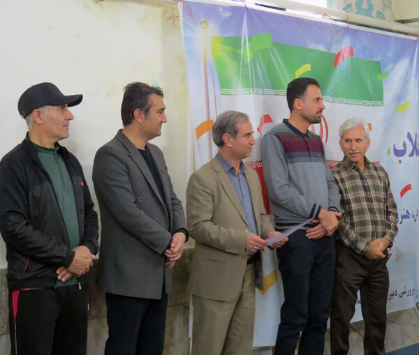 جشن انقلاب و کلنگ زنی زمین چمن دبیرستان شاهد امام حسین (ع)