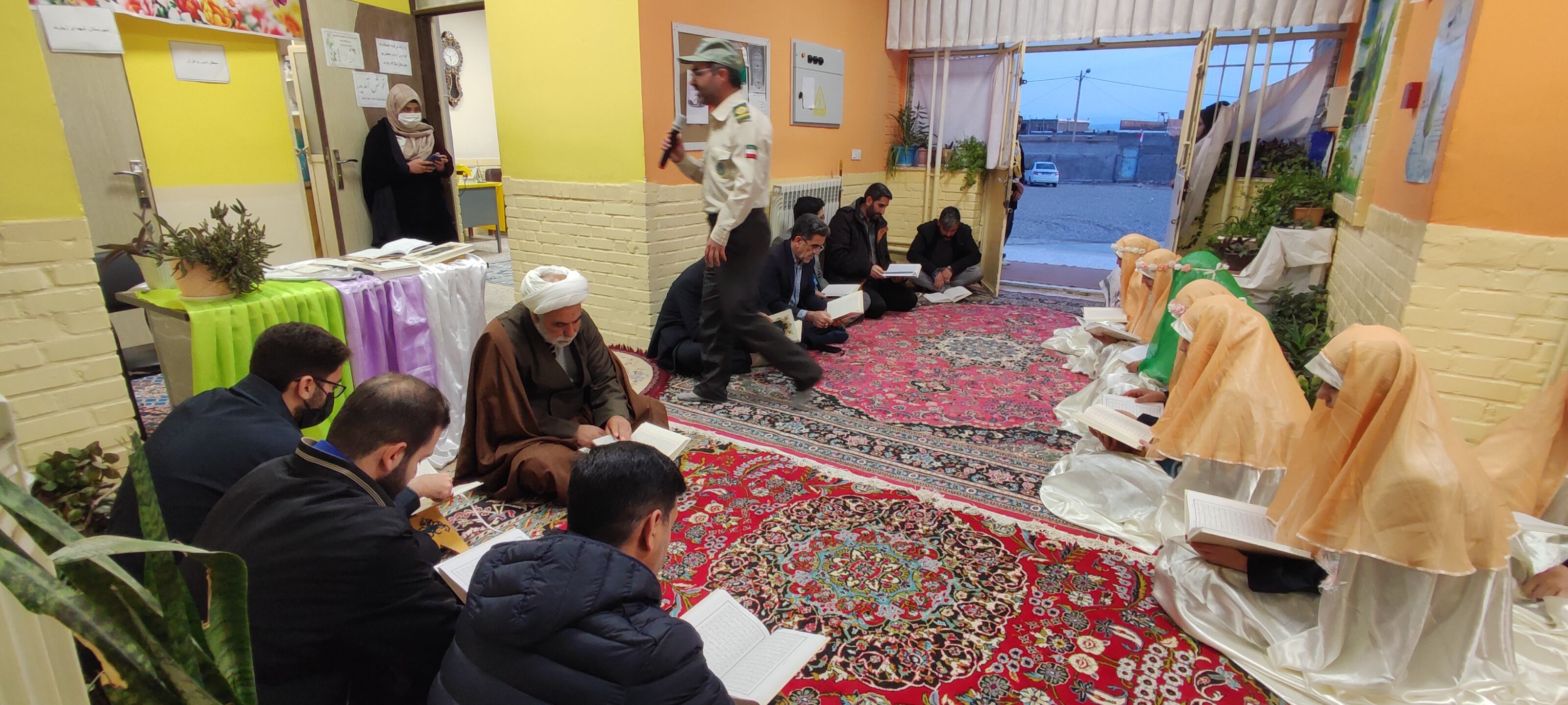 محفل انس با قرآن کریم در دبیرستان دخترانه شهدای زیارت 