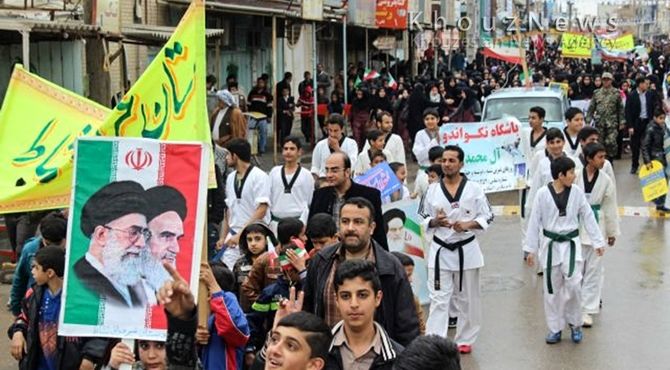 نمایی نزدیک از راهپیمایی  یوم الله ۲۲ بهمن در شادگان