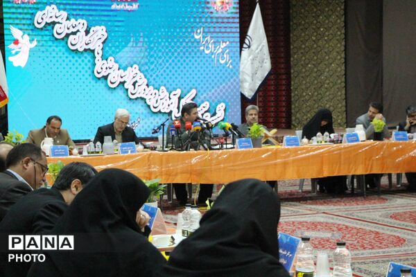 نشست صمیمی مدیرکل آموزش و پرورش خراسان رضوی با اصحاب رسانه و معلمین رسانه ای