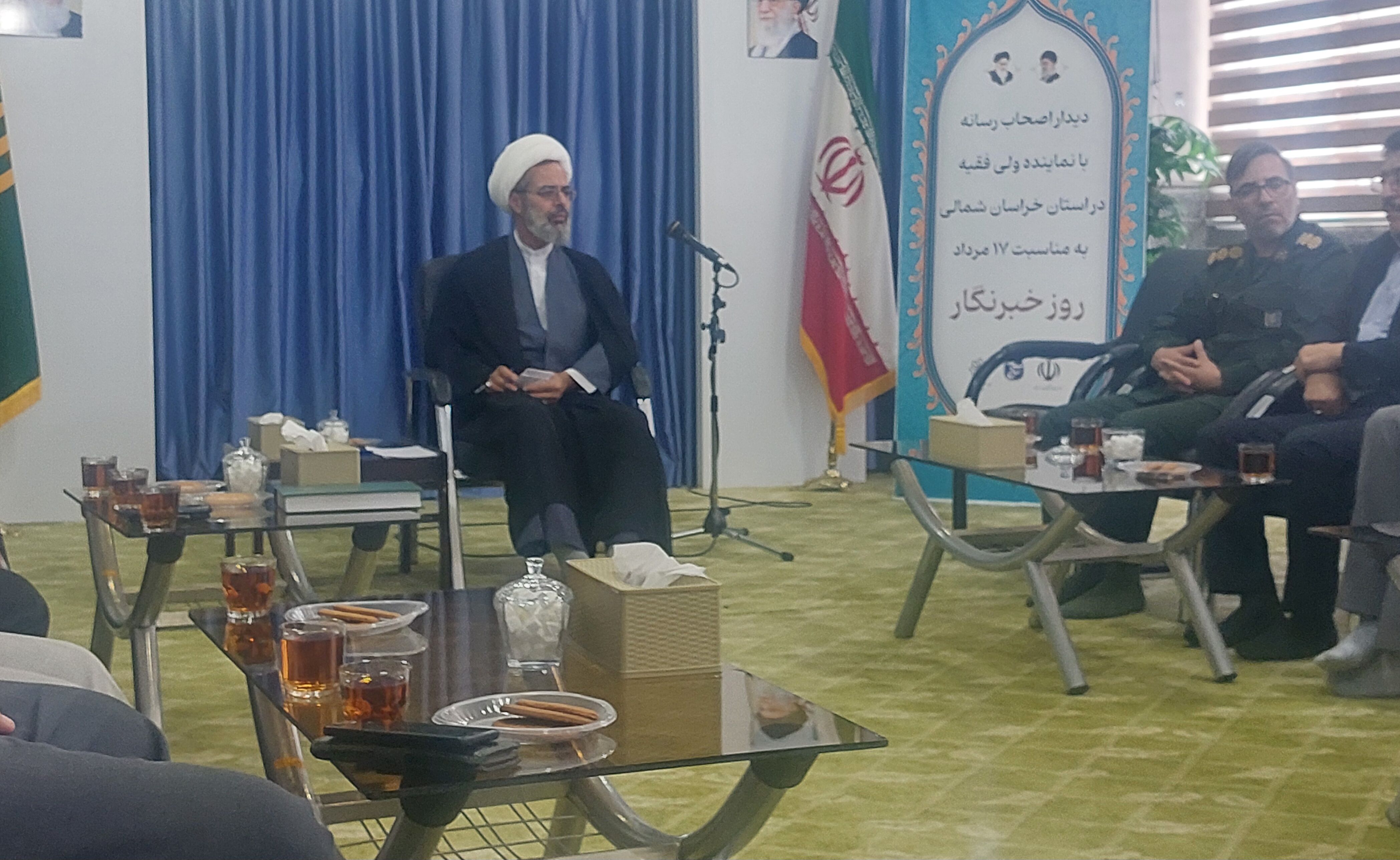 خبرنگاران بی‌طرفانه اخبار را منتشر کنند