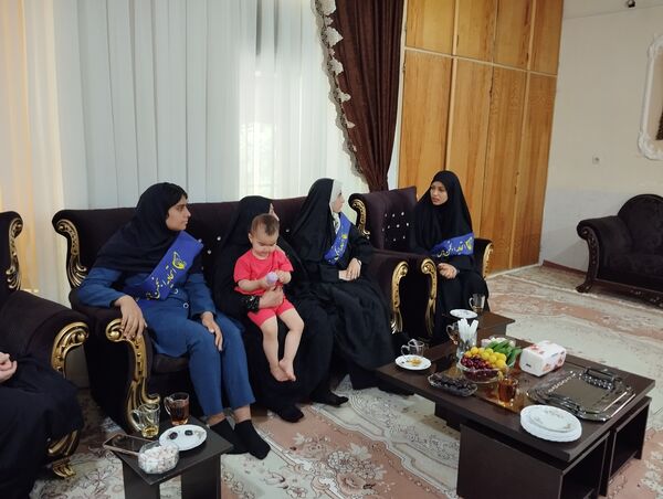 دیدار اعضای انجمن اسلامی هنرستان بصیرت آشخانه با همسر جانباز رسایی پور