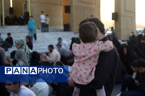 زمزمه عاشقانه دعای عرفه در یادمان 14 شهید گمنام کوه خضر نبی(ع)