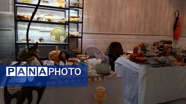 نمایشگاه صنایع‌دستی و سوغات شب یلدا در شهرستان محلات 