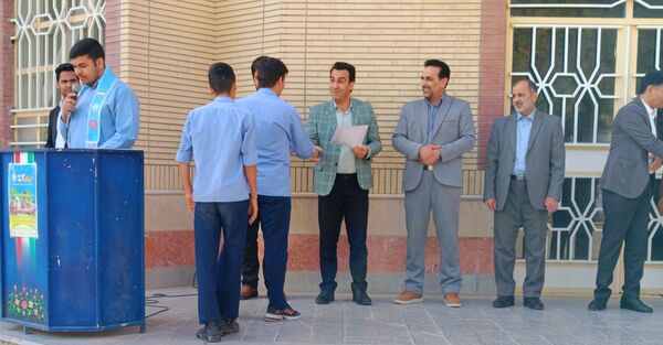 تجلیل از فرماندهان میدان ۱۴۰۲ دبیرستان نمونه آیت الله خامنه‌ای کاشمر 