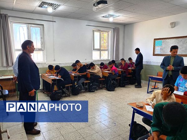 آزمون سنجش در دبیرستان میثاق 