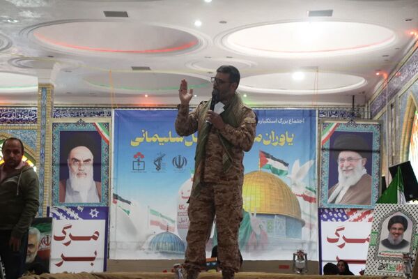 اجتماع استکبار ستیزی و رویداد پلاکاردنویسی دانش‌آموزان سمنان