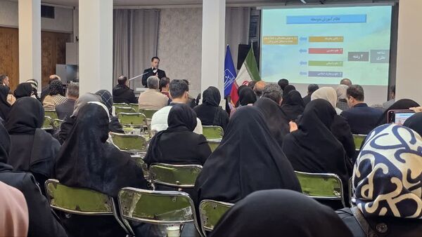 جلسه دوم هدایت تحصیلی ویژه پایه نهم دبیرستان دوره اول بعثت واحد۶ 