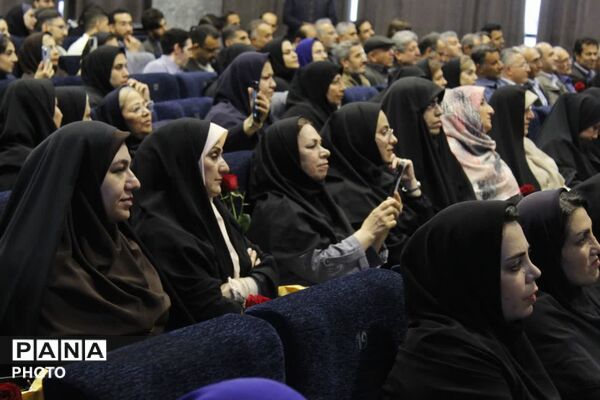 همایش تجلیل از معلمان در ساری