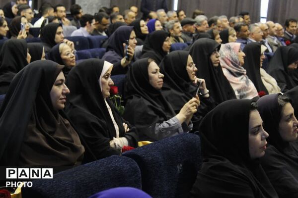 همایش تجلیل از معلمان در ساری