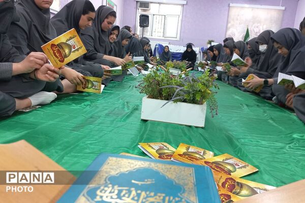 «سه‌شنبه‌های مهدوی» و برپایی نماز جماعت در دبیرستان حضرت معصومه (س)
