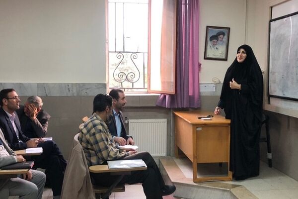 جلسه توجیهی مدیران در دبیرستان آرمیتا مصلی نژاد ناحیه 2 شهرری 