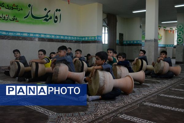آموزش ضرب زورخانه‌ای در دبستان رازی ناحیه دو بهارستان