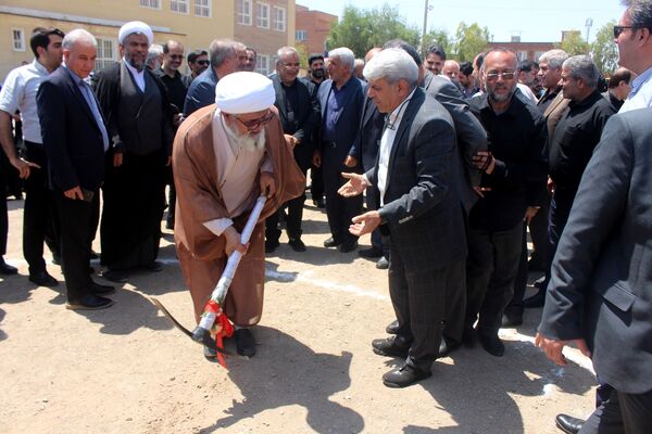 آیین کلنگ زنی احداث سه واحد آموزشی در قم