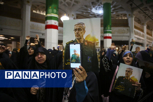 وداع مردم قم با پیکرهای مطهر 6 شهید حمله ناجوانمردانه رژیم صهیونیستی 