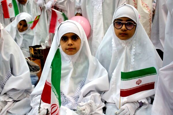 جشن تکلیف2000 نفری دانش‌آموزان زابل