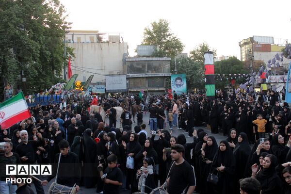 ورامین بار دیگر در سوگ اسارت؛ کاروان نمادین کربلا در خیابان‌های ورامین به حرکت درآمد