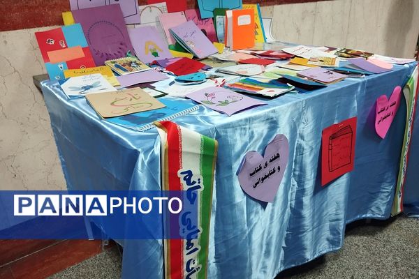 برپایی نمایشگاه کتاب و کتابخوانی به همت دانش‌آموزان مدارس ناحیه دو شهرری 
