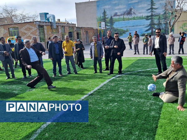 افتتاح اولین پروژه چمن مصنوعی مدارس آباده 