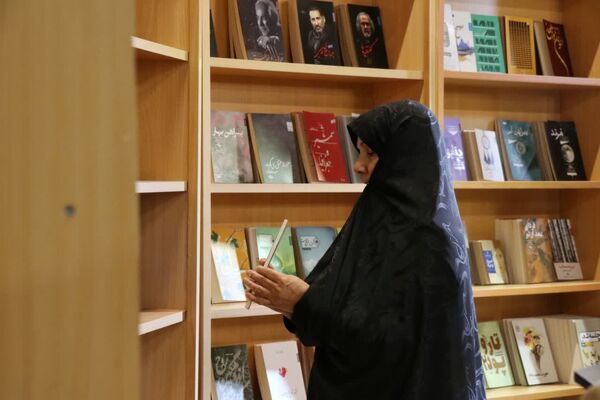 برپایی نمایشگاه کتاب در مجتمع طلای سفید بجنورد 