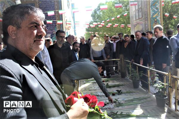 گلباران مزار شهدای حماسه آزادسازی خرمشهر در قم