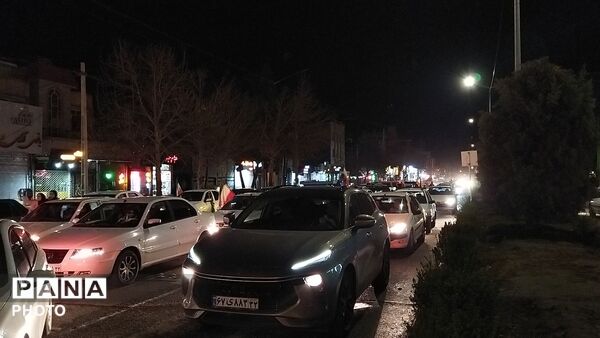 بلوار فضل پرشور از ماشین هایی با پرچم ایران 