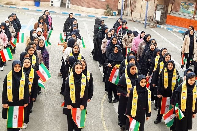 همایش یاوران مقاومت‌ و ایثار در دبیرستان شهید زارع ناحیه۳ کرج