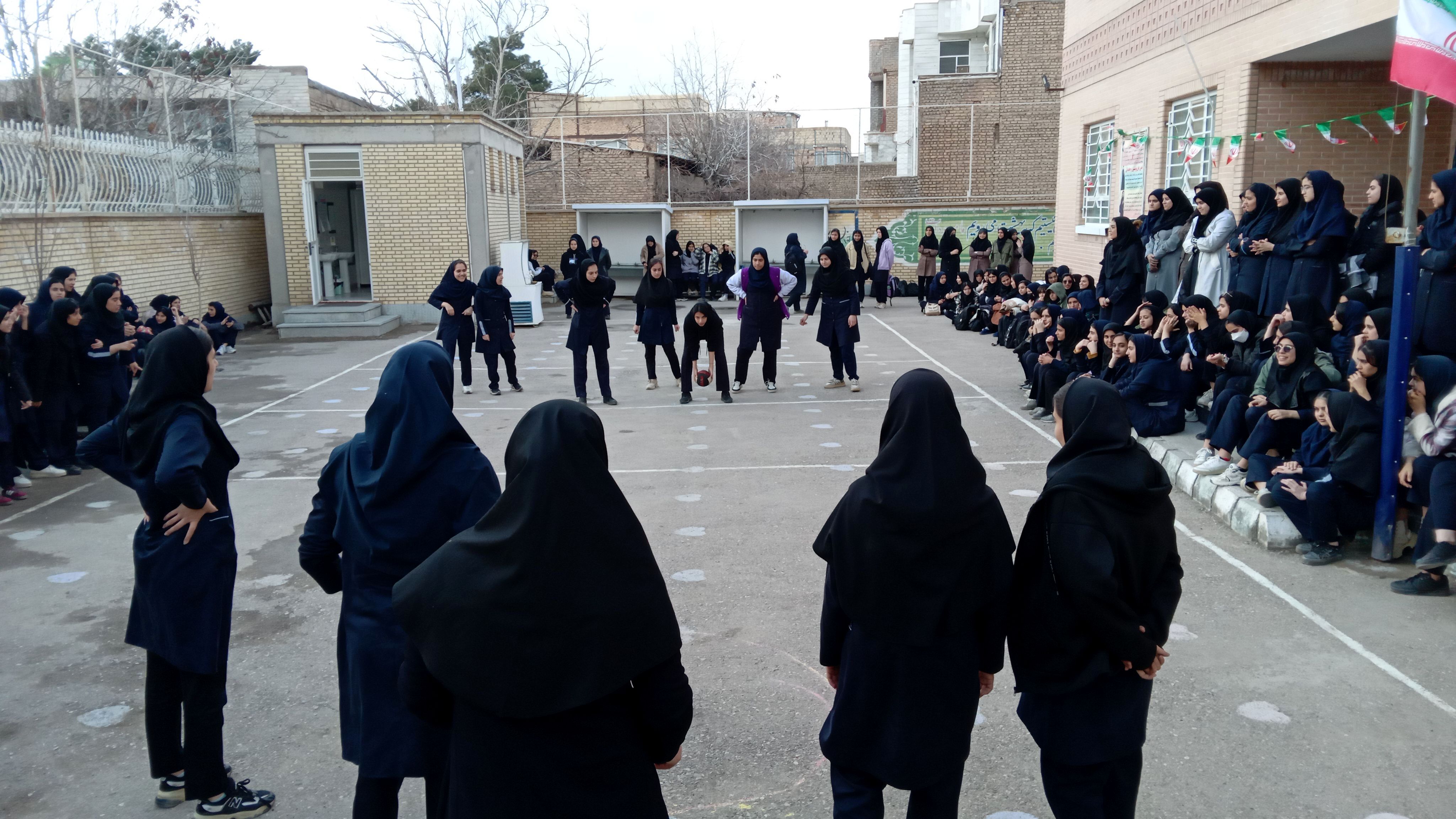  مسابقات ورزشی در دبیرستان خاص نمونه فرهنگ 