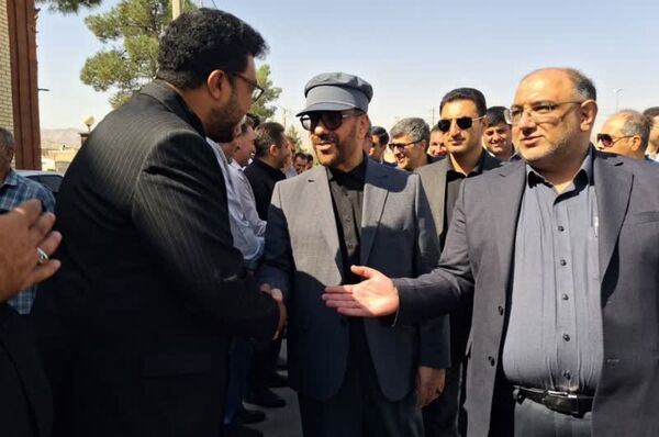 میثاق استاندار و مسئولان استانی با شهدا در سفر به زرقان