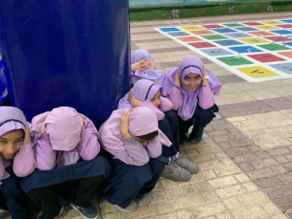 برگزاری مانور زلزله در دبستان فرهنگ منطقه ۱۳