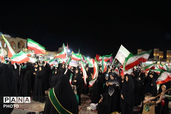 نمایش اقتدار و حمایت از رهبری در یزد