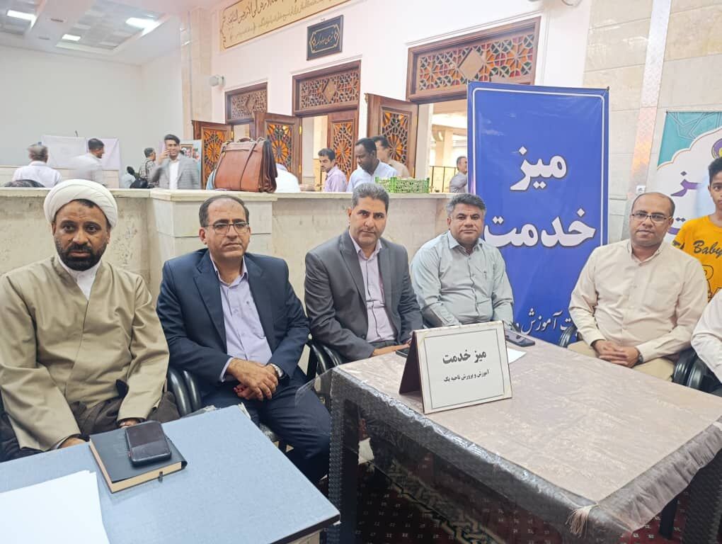 میز خدمت آموزش و پرورش ناحیه یک بندرعباس برپا شد