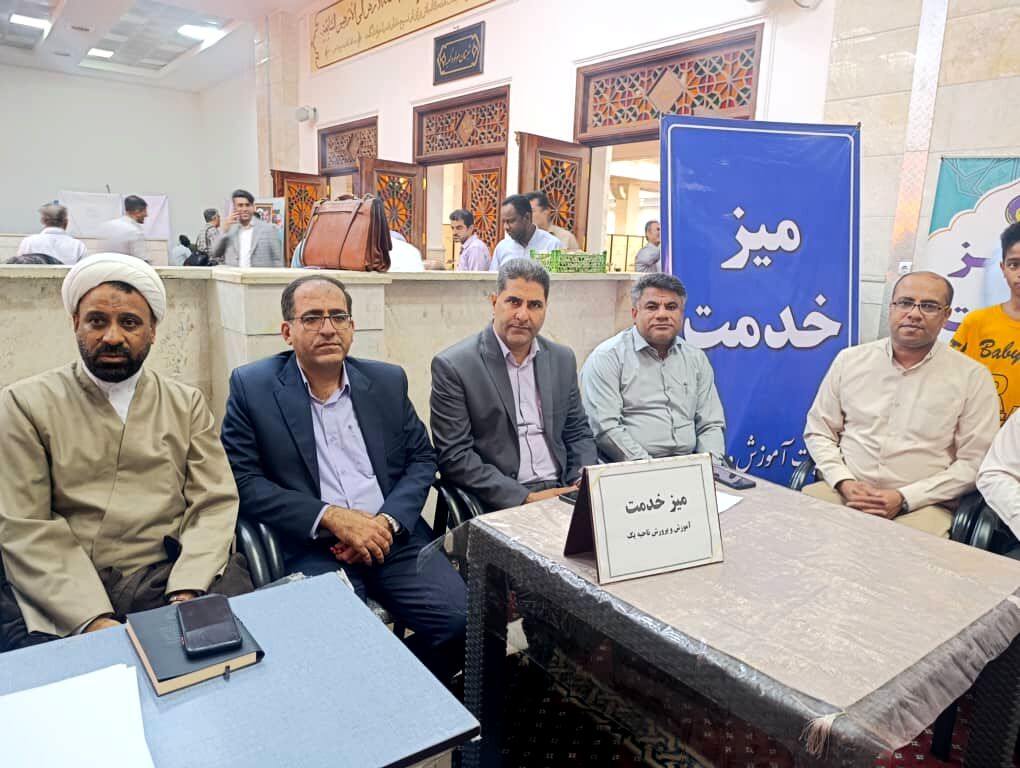 میز خدمت آموزش و پرورش ناحیه یک بندرعباس برپا شد
