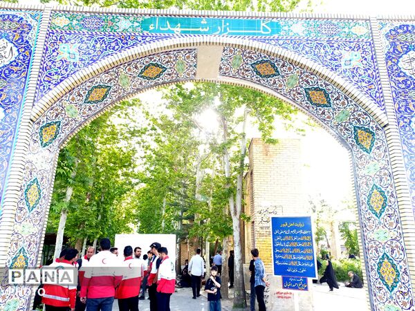 در روز عرفه، گلزار شهدای الشتر؛ صحنه‌ای از نیایش و تجدید پیمان با آرمان‌های شهدا