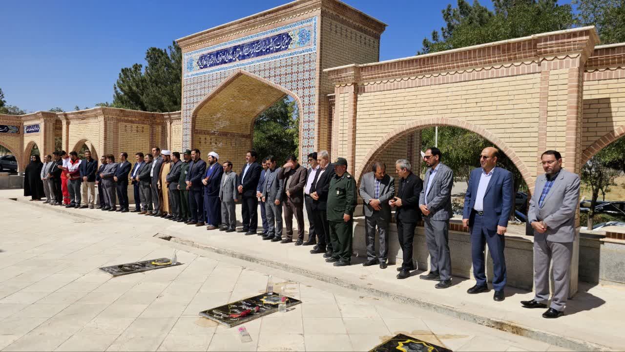 غبارروبی گلزار شهدای شهرستان فاروج 