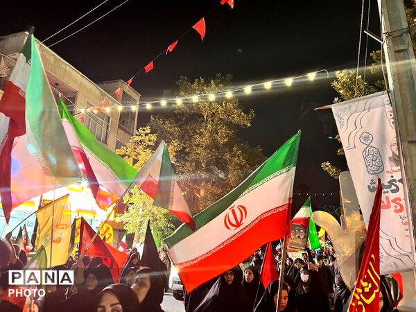 حضور باشکوه مردم کرج در  امام زاده حسن برای صدو بیست دومین شب حماسه